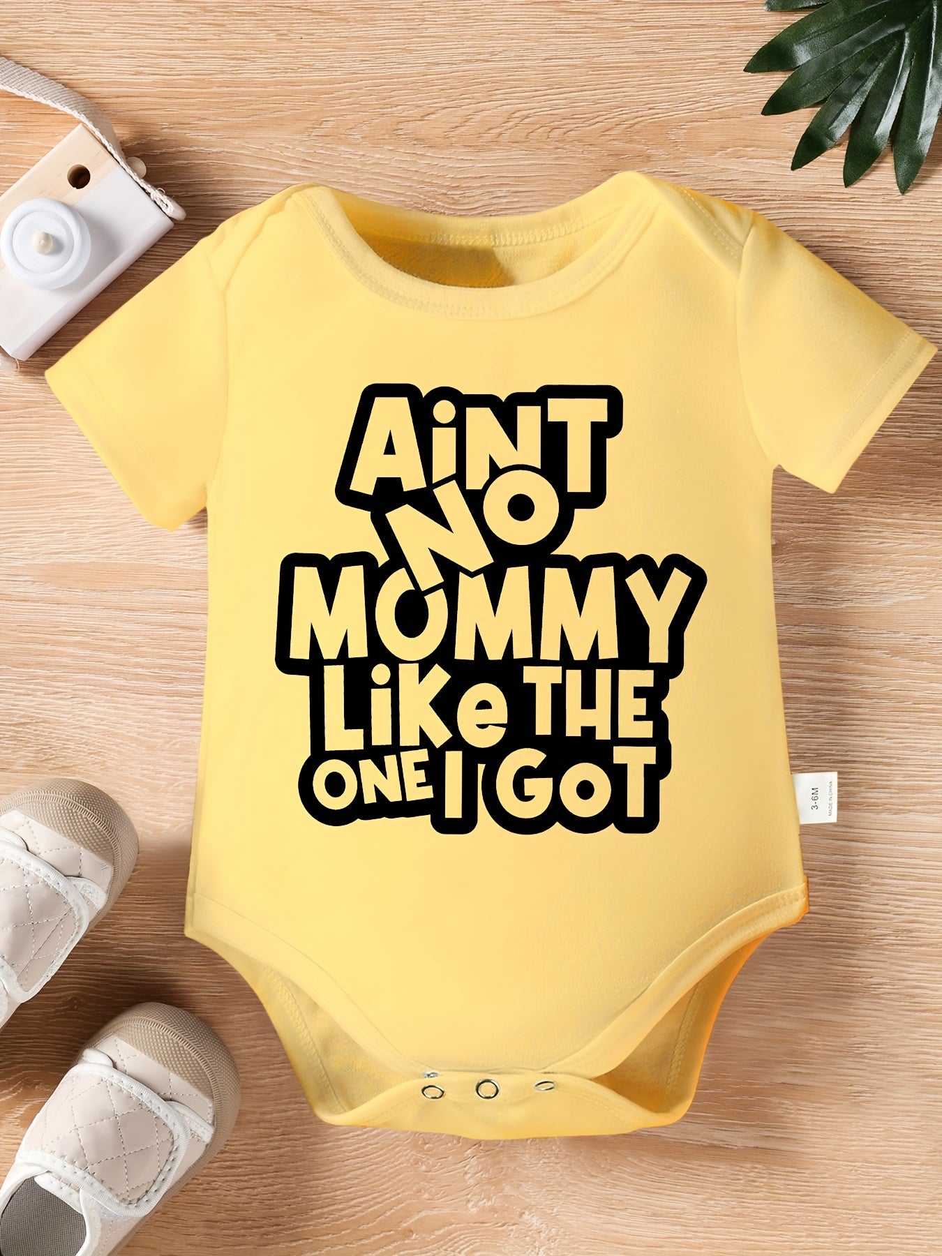 Baby Boy Onesie - Funny "Ain't No Mommy Like The One I Got" Newborn Outfit - Mustard-Yellow with Black Lettering - Easy Diaper change snaps - Birthday or Mother's Day Gift - Infant Bodysuit, Casual Baby Clothes, Round Neck Ro