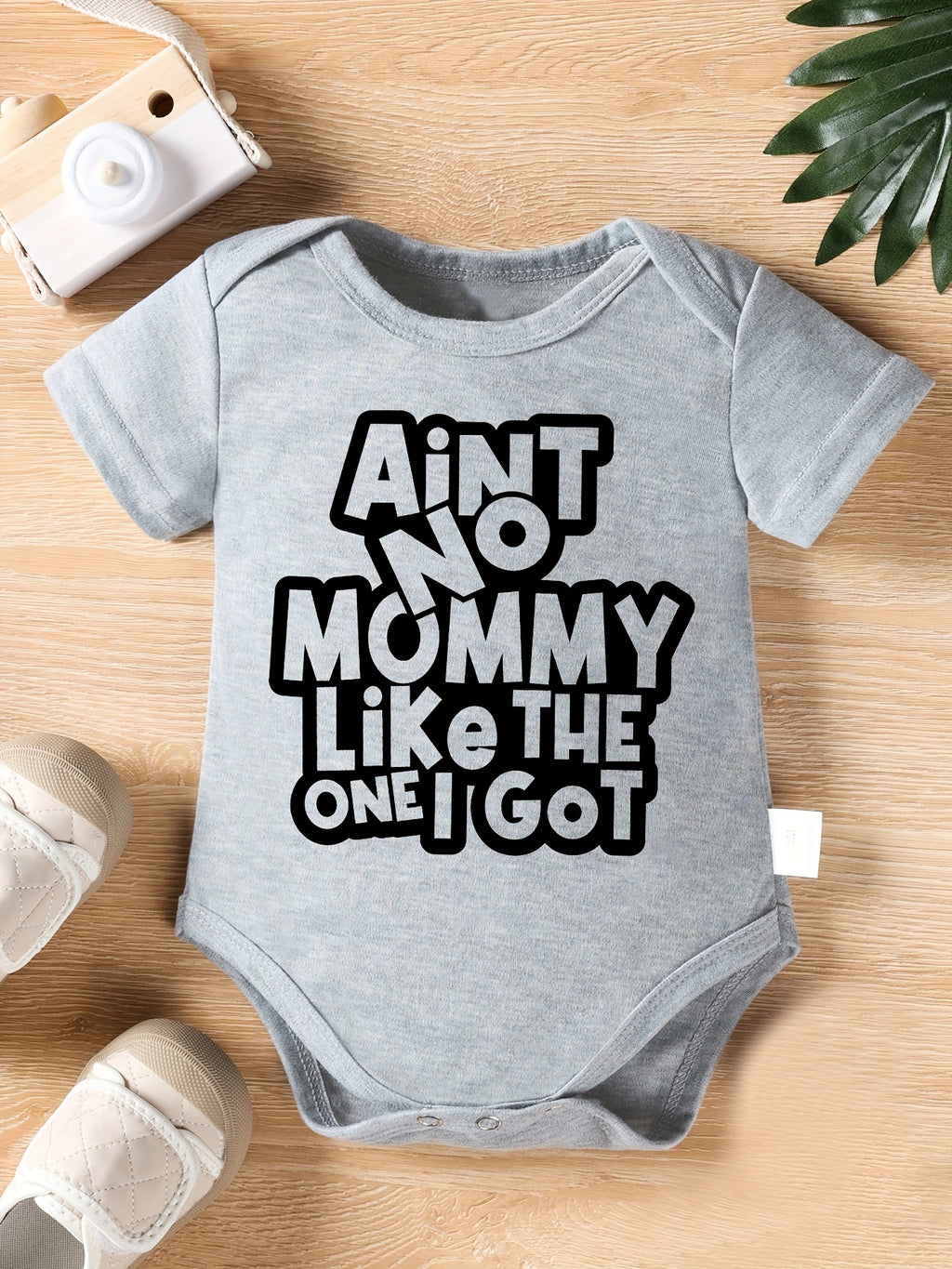Baby Boy Onesie - Funny "Ain't No Mommy Like The One I Got" Newborn Outfit - Mustard-Yellow with Black Lettering - Easy Diaper change snaps - Birthday or Mother's Day Gift - Infant Bodysuit, Casual Baby Clothes, Round Neck Ro