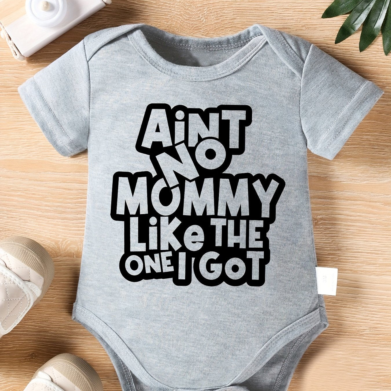 Baby Boy Onesie - Funny "Ain't No Mommy Like The One I Got" Newborn Outfit - Mustard-Yellow with Black Lettering - Easy Diaper change snaps - Birthday or Mother's Day Gift - Infant Bodysuit, Casual Baby Clothes, Round Neck Ro