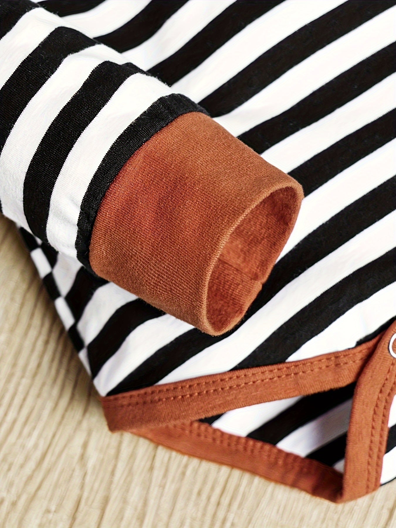 Newborn Boy Baby Clothes Autumn And Winter Baby Clothing Long Sleeved Hooded Hooded Hoodie And Red Checkered Pants Set with 0-18 Months, for Outdoor